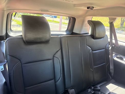 Used 2016 GMC Yukon XL SLT w/ Open Road Package AWD/4WD image 27