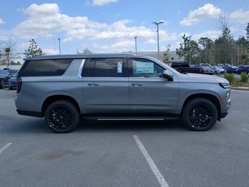 New 2026 Chevrolet Suburban LS AWD/4WD image 4
