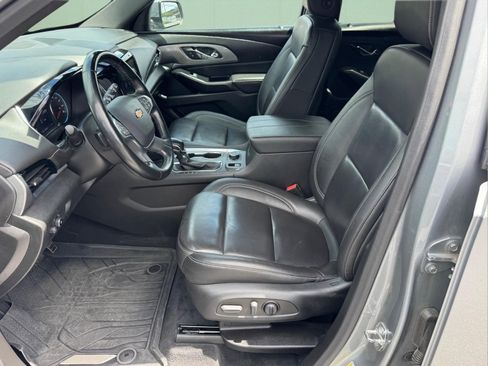 Used 2023 Chevrolet Traverse LT w/ LPO, Floor Liner Package AWD/4WD image 5