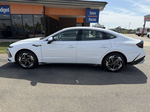 Used 2026 Hyundai Sonata SEL FWD image 2