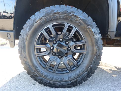 Used 2020 GMC Sierra 2500 AT4 w/ Technology Package image 11