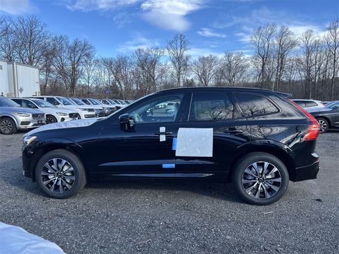 New 2025 Volvo XC60 B5 Core w/ Protection Package Premier image 5