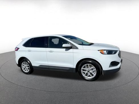 Used 2023 Ford Edge SEL image 2