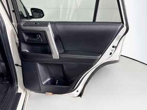 Used 2015 Toyota 4Runner SR5 image 27