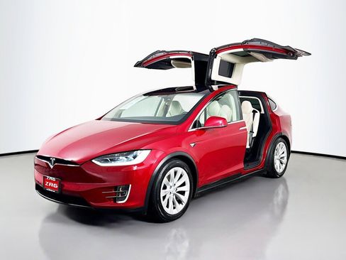 Used 2018 Tesla Model X 75D image 2