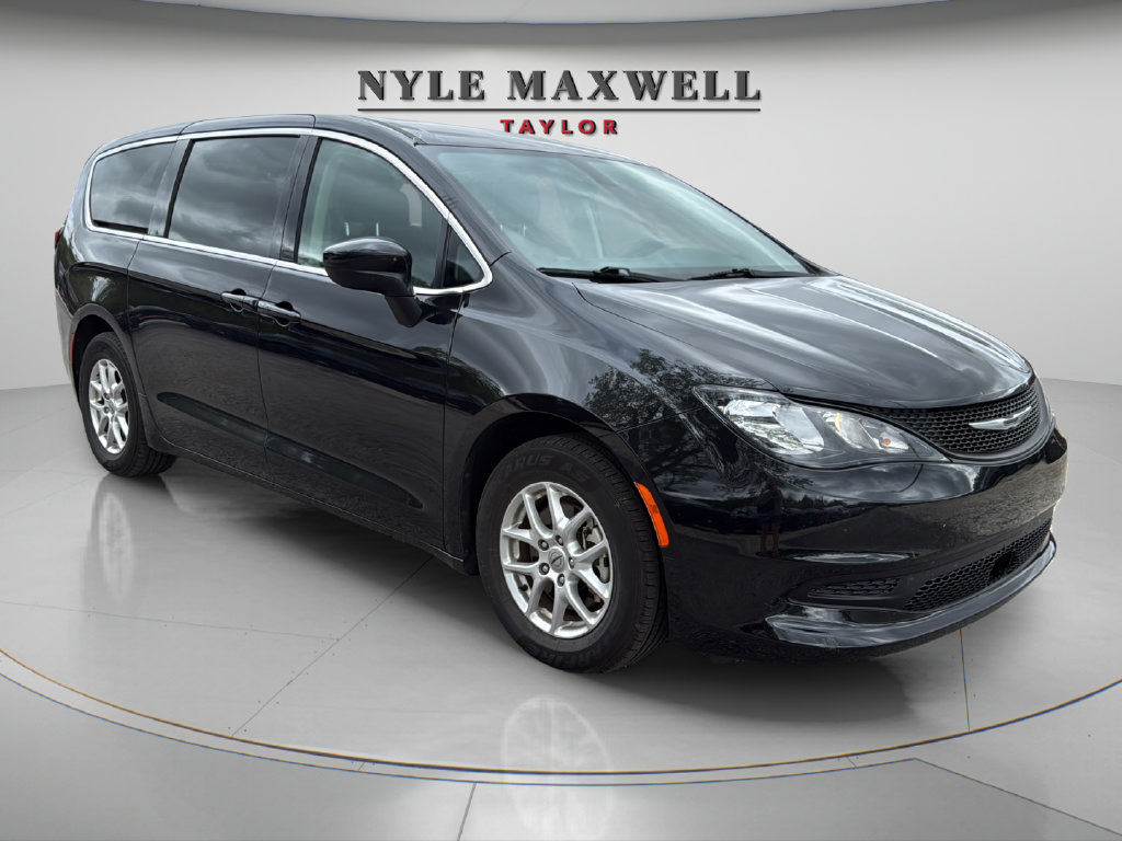Used 2022 Chrysler Voyager LX FWD image 14