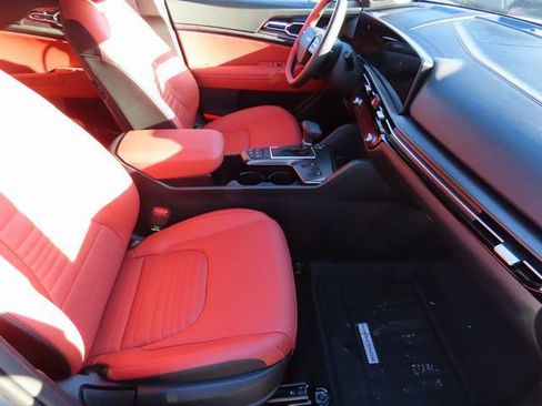 New 2026 Kia Sportage SX image 11