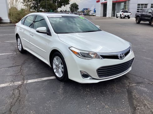 Used 2015 Toyota Avalon XLE Premium FWD image 2