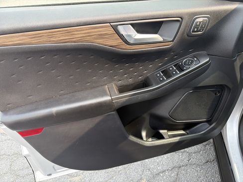 Used 2020 Ford Escape Titanium AWD/4WD image 15