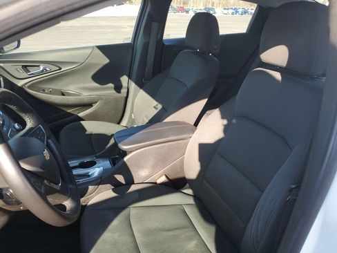 Used 2017 Chevrolet Malibu LT image 18