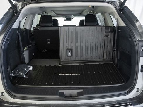 New 2026 Toyota Highlander Platinum AWD/4WD image 10