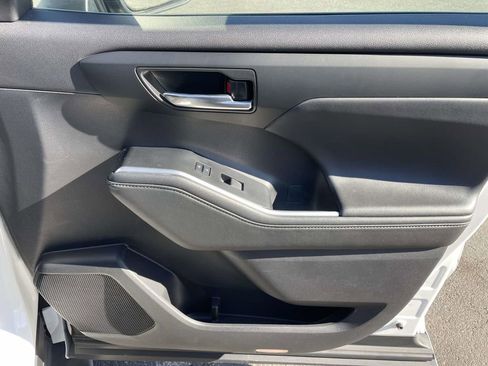 Used 2022 Toyota Highlander XLE image 47