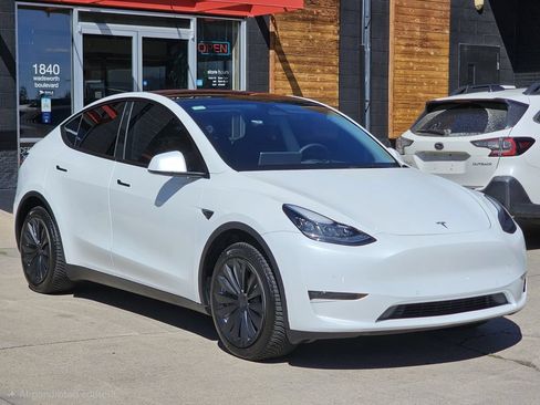 Used 2022 Tesla Model Y Long Range AWD/4WD image 8