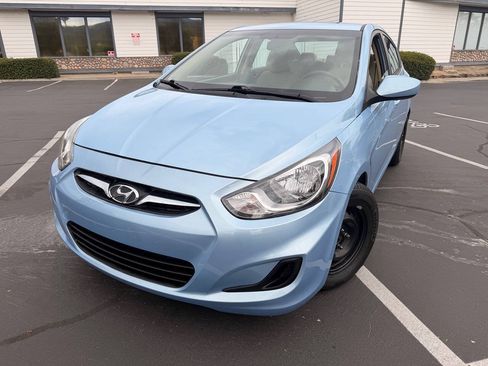 Used 2014 Hyundai Accent GLS FWD image 11