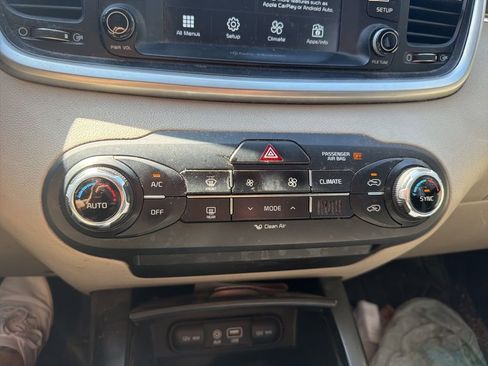 Used 2018 Kia Sorento LX image 14
