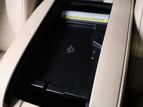 Used 2022 Toyota Highlander XLE image 31