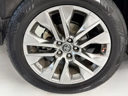 Used 2019 Toyota RAV4 Limited w/ Cold Weather Package FWD image 33