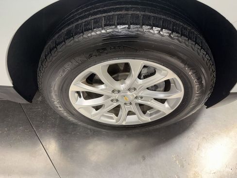 Used 2020 Chevrolet Equinox LS w/ LS Convenience Package image 14