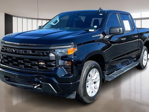 Used 2023 Chevrolet Silverado 1500 Custom image 3