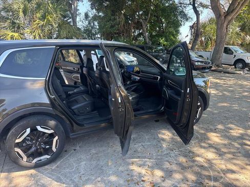 Used 2025 Kia Telluride S image 14