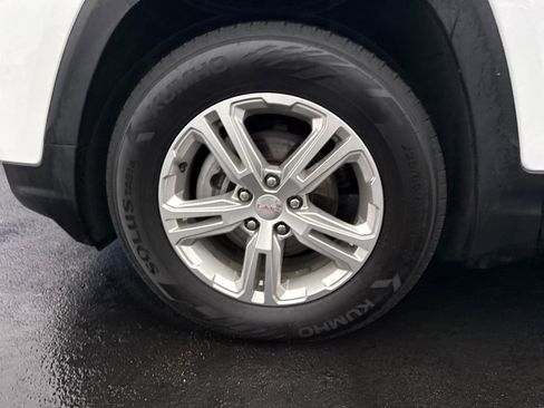 Used 2024 GMC Terrain SLE image 28