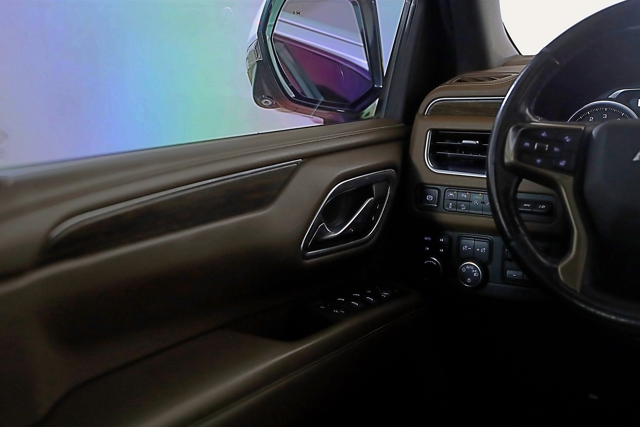 Used 2021 Chevrolet Tahoe High Country w/ Premium Package AWD/4WD image 18