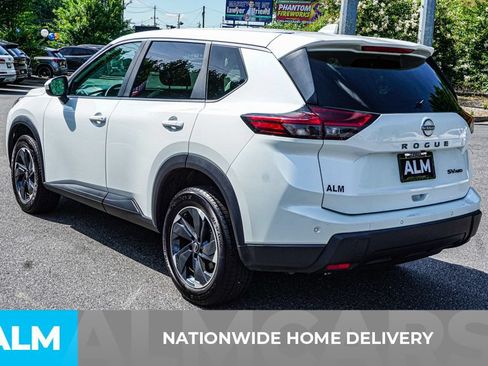 Used 2024 Nissan Rogue SV AWD/4WD image 5