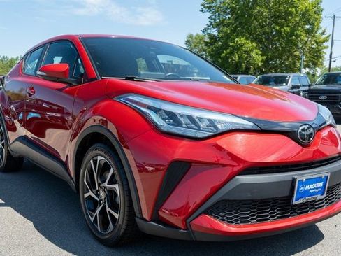 Used 2022 Toyota C-HR XLE FWD image 4