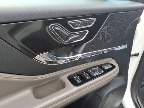 Used 2025 Lincoln Corsair AWD w/ Equipment Group 101A image 12