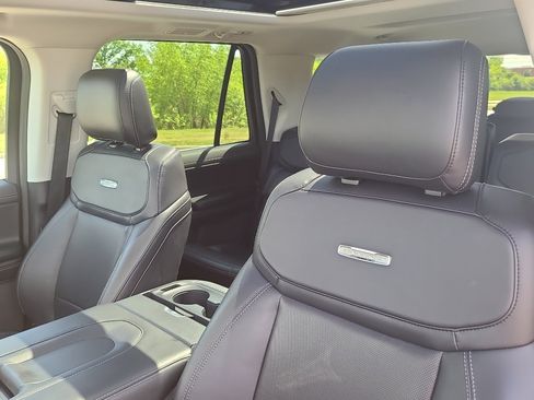 Used 2025 Ford Expedition Platinum AWD/4WD image 18