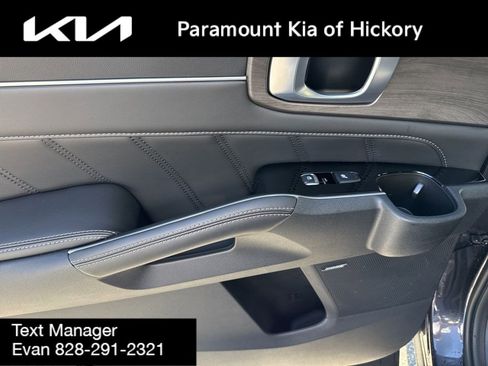 Used 2025 Kia Sorento SX Prestige image 16