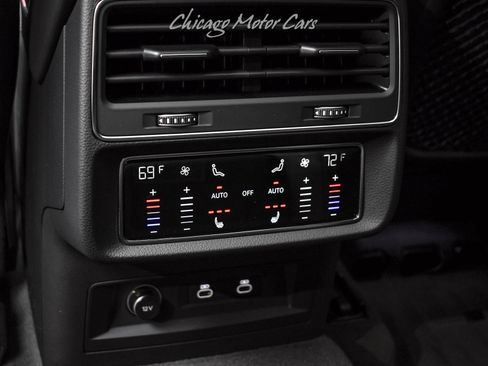 Used 2022 Audi Q8 Prestige w/ Prestige Package image 27