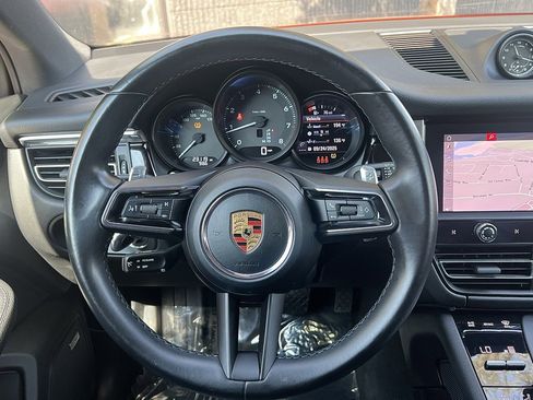 Used 2022 Porsche Macan image 37