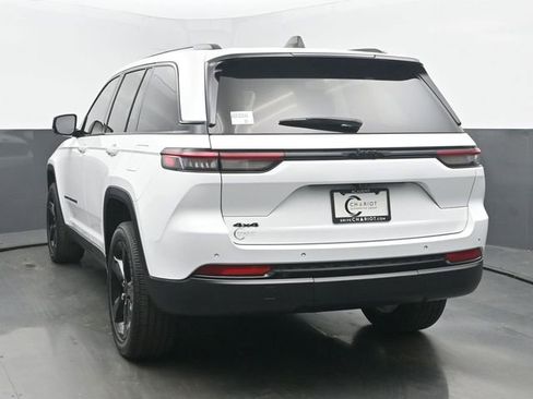 Used 2023 Jeep Grand Cherokee Altitude AWD/4WD image 4