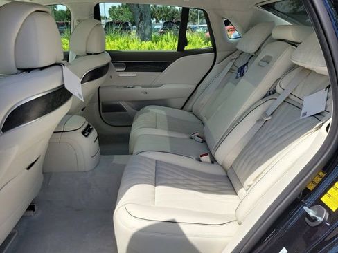 Used 2025 Genesis G90 3.5T AWD/4WD image 8