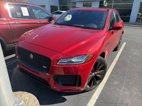 Used 2019 Jaguar F-PACE S image 11