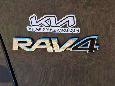 Used 2019 Toyota RAV4 LE w/ Carpet Mat Package AWD/4WD image 30