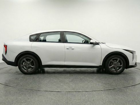 Used 2025 Kia K4 FWD image 11