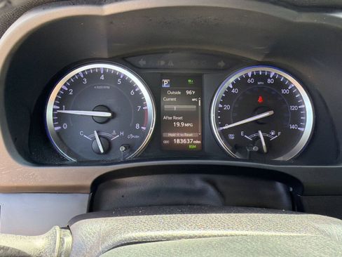 Used 2018 Toyota Highlander Limited Platinum FWD image 20