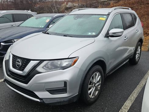 Used 2020 Nissan Rogue SV image 3