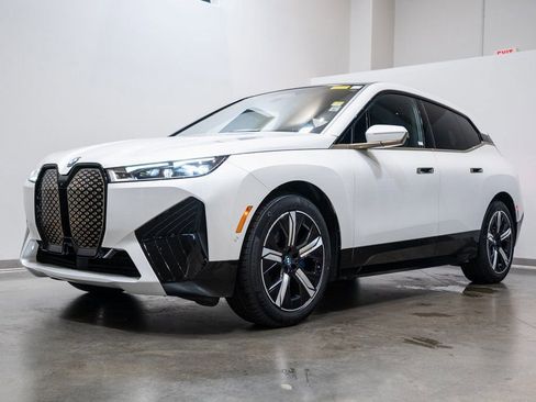 Used 2023 BMW iX xDrive50 w/ Ultimate Package 2 image 3