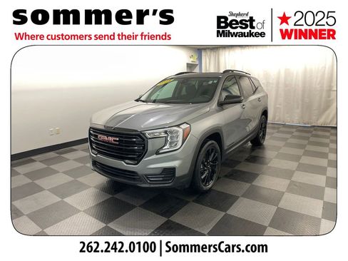 Used 2024 GMC Terrain SLE w/ Driver Convenience Package image 2
