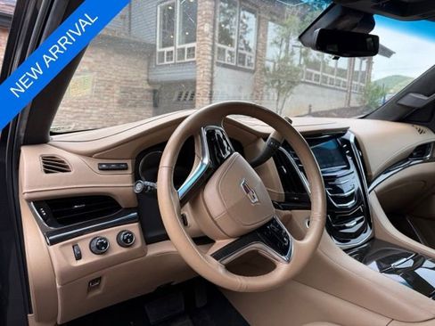 Used 2018 Cadillac Escalade ESV Platinum AWD/4WD image 11