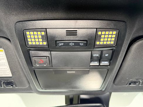 Used 2020 Toyota Tacoma Limited AWD/4WD image 10