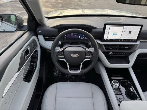 Used 2025 Ford Explorer Platinum w/ LUX Leather Package image 6