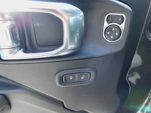 New 2025 Jeep Gladiator Sport image 24