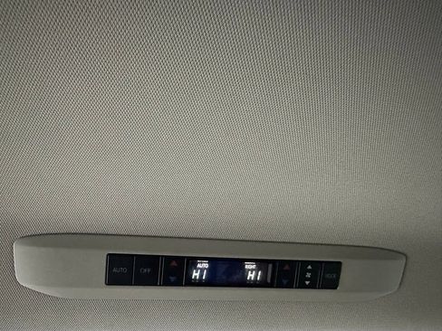 Used 2025 Toyota Sienna XLE image 47