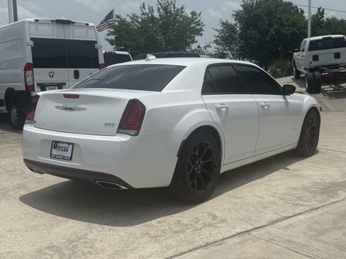Used 2019 Chrysler 300 Touring w/ Sport Appearance Package RWD image 5