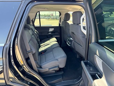 Used 2025 Ford Expedition Active RWD image 12