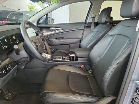 Used 2025 Kia Sportage EX FWD image 11
